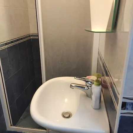 на море с собственным бассейном и подземным гаражом Apartman