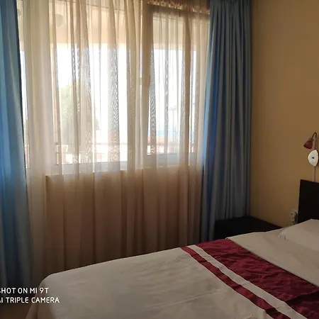 на море с собственным бассейном и подземным гаражом Apartman