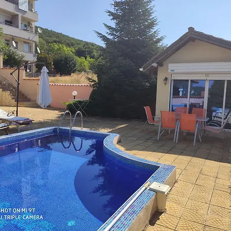 Apartman на море с собственным бассейном и подземным гаражом *