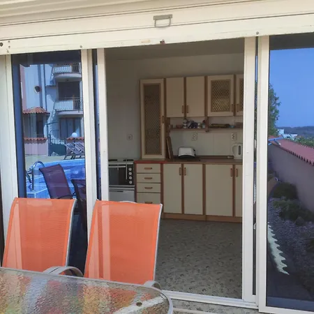 на море с собственным бассейном и подземным гаражом Appartamento Sveti Vlas