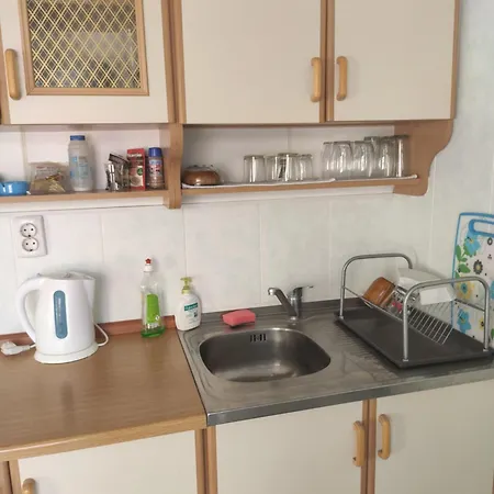 на море с собственным бассейном и подземным гаражом Apartman *