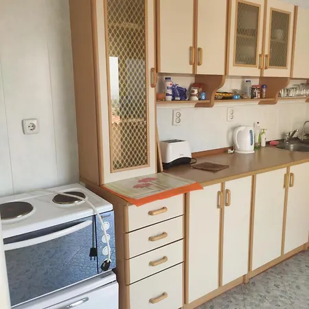 на море с собственным бассейном и подземным гаражом Apartman *