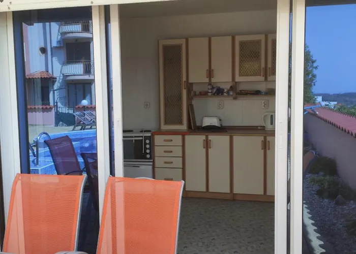 на море с собственным бассейном и подземным гаражом Apartmán Sveti Vlas